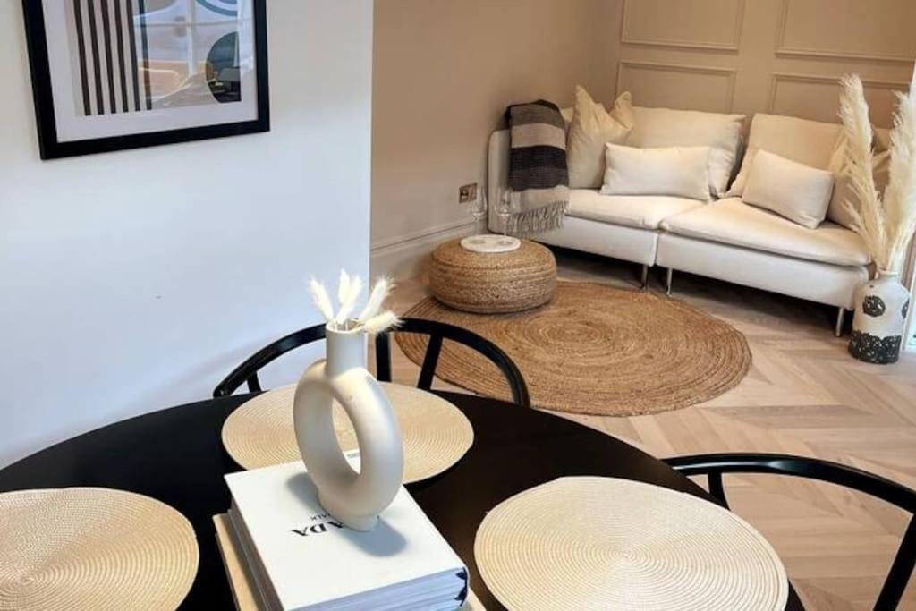 Courtyard Garden, Beautifully Finished Flat - Ba1 Διαμέρισμα Μπαθ Εξωτερικό φωτογραφία